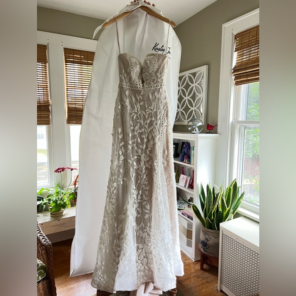 Never Worn - Jane Hill Wedding Dress - Picture 6 of 7